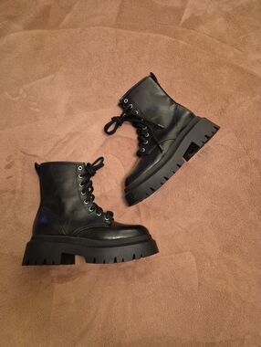 NWOT No Boundaries Black Chunky Platform Lace-Up Women's Size 6